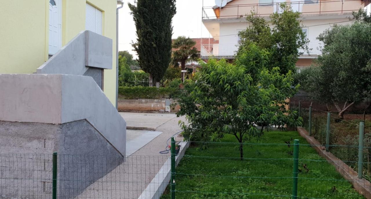 Apartmani Milutin Brodarica  Luaran gambar
