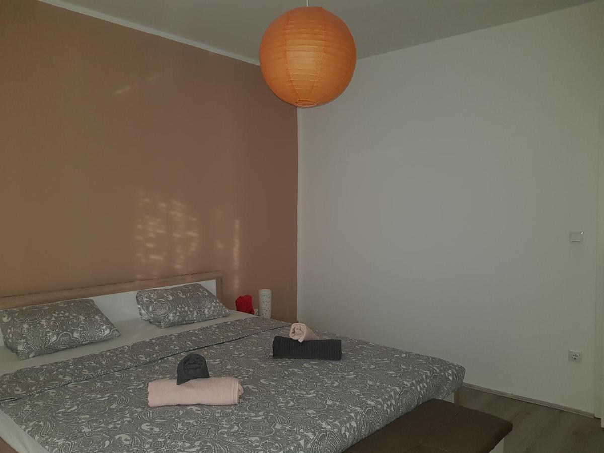 Apartmani Milutin Brodarica  Luaran gambar