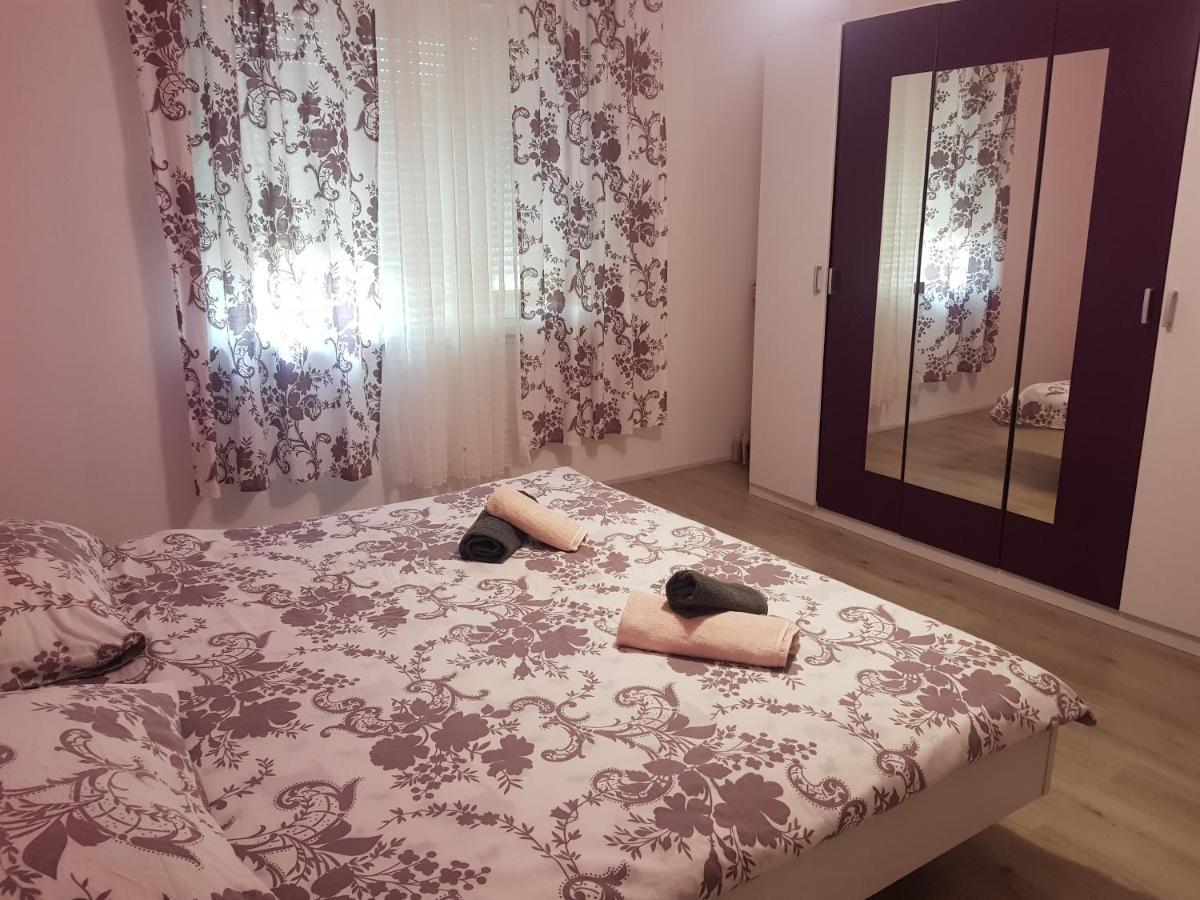 Apartmani Milutin Brodarica  Luaran gambar