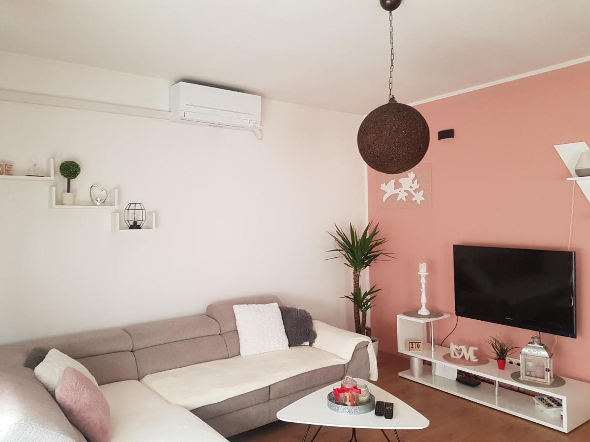 Apartmani Milutin Brodarica  Luaran gambar