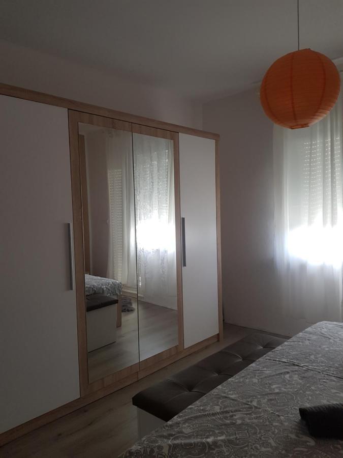Apartmani Milutin Brodarica  Luaran gambar