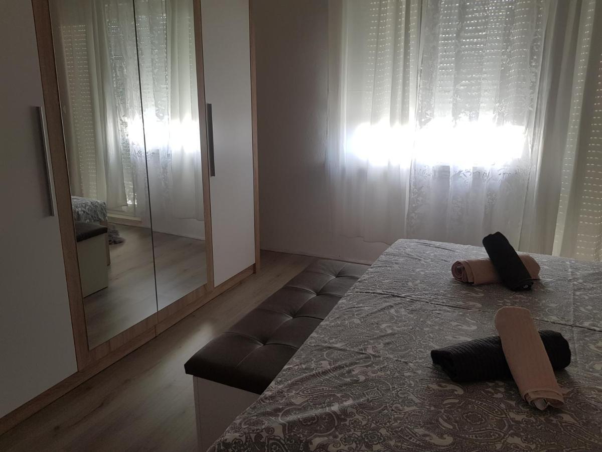 Apartmani Milutin Brodarica  Luaran gambar